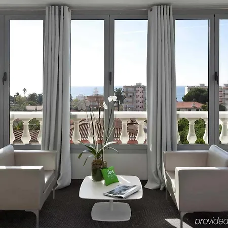 Готель Ibis Styles Antibes Les Pins Жюан-ле-Пен