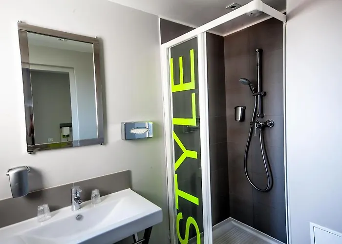 Ibis Styles Antibes Les Pins 3* 胡安莱潘