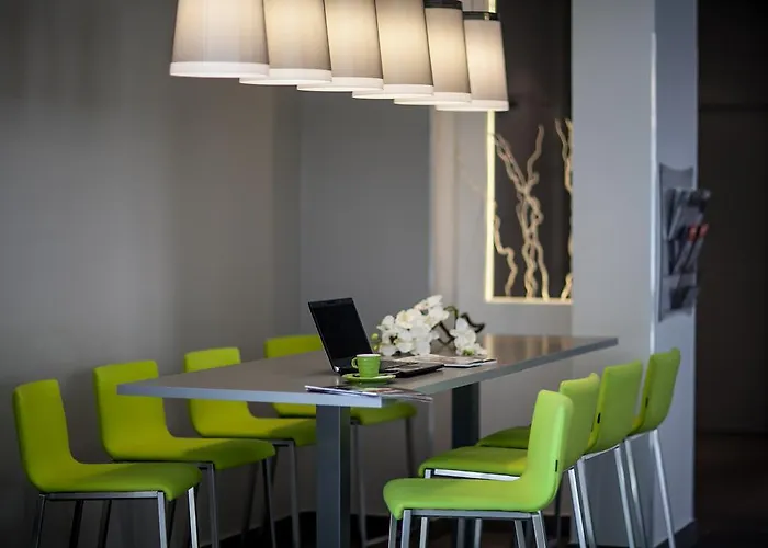 Ibis Styles Antibes Les Pins 胡安莱潘