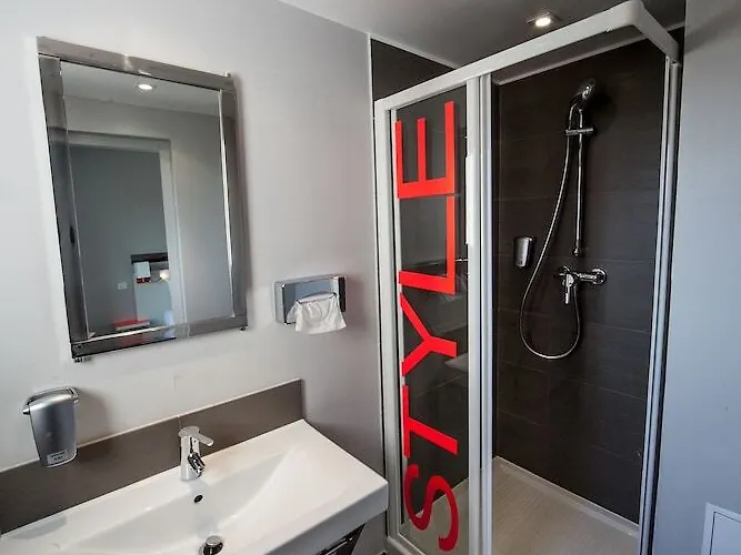 Ibis Styles Antibes Les Pins 3*