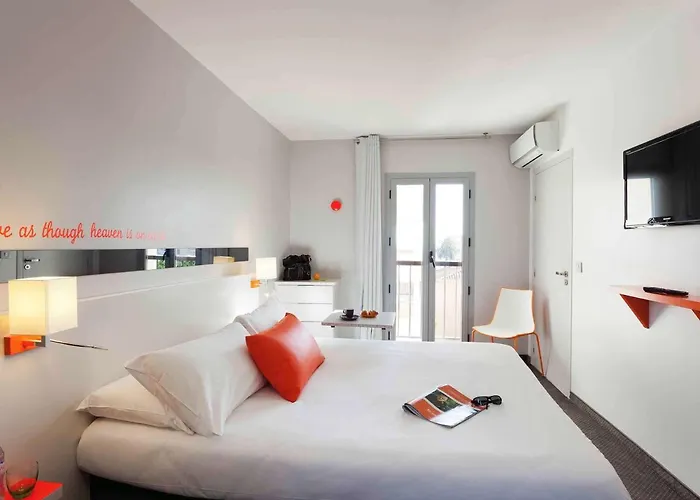 Ibis Styles Antibes Les Pins 胡安莱潘