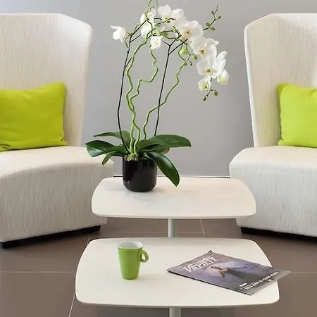 Ibis Styles Antibes Les Pins ジュアン・レ・パン