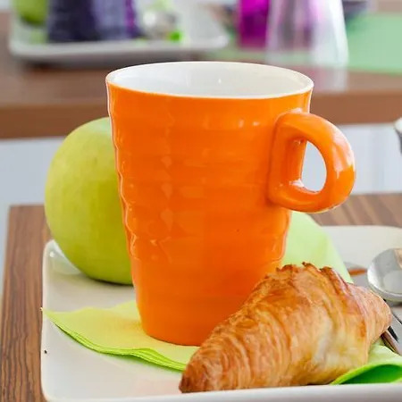 Hotel Ibis Styles Les Pins 3*